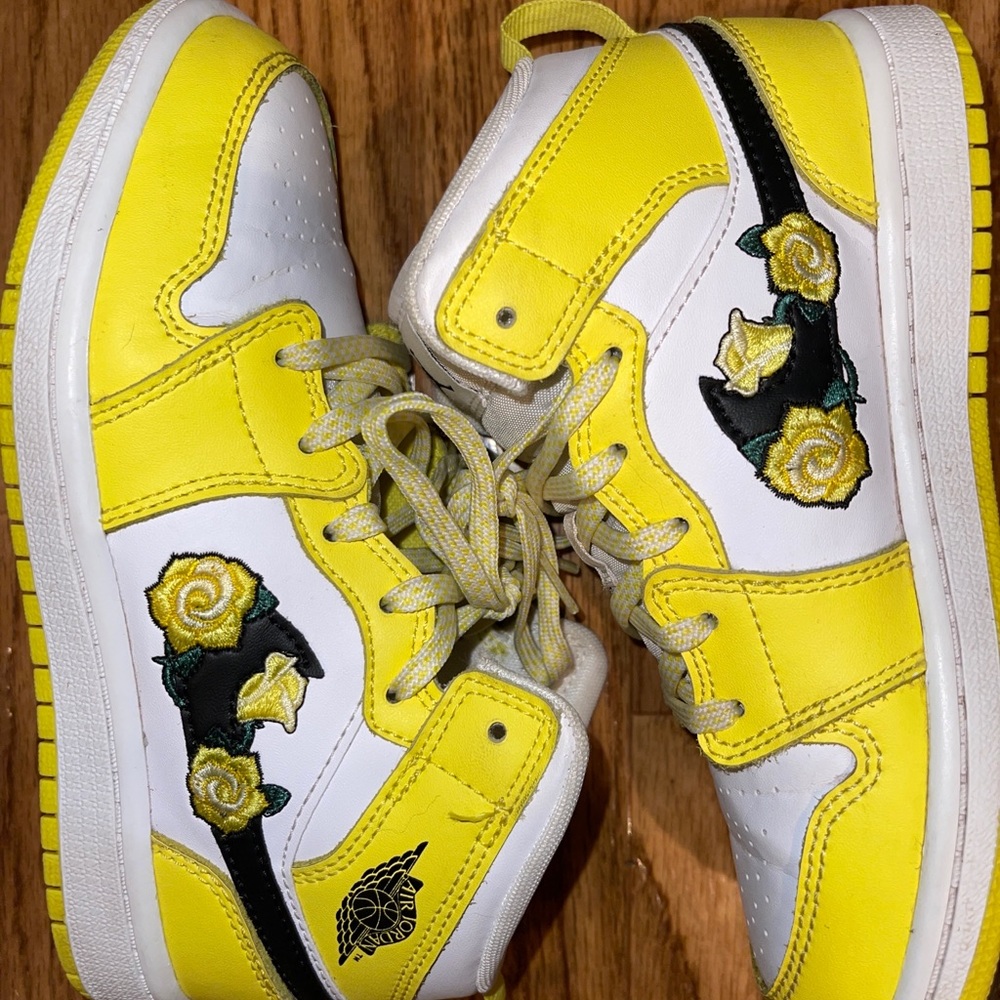 Nike Air Jordan 1 Mid SE PS 'Rose Patch'  AV5173-700  Little Kids Size 1Y